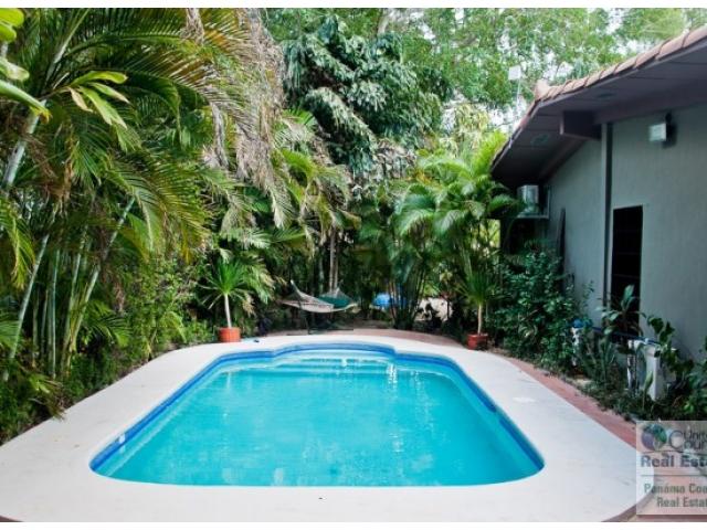 Tropical house for rent in Coronado