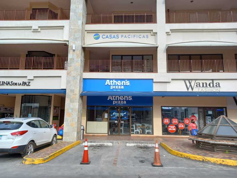 Athen’s Pizza opens in Coronado Panama