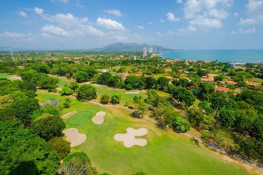 Golf Course Real Estate in Coronado Panama 