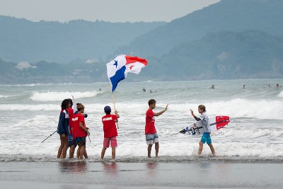 Panama advances at World Surfing Championship
