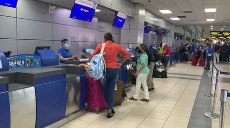 Panama opens ’controlled’ international flights for residents and nationals