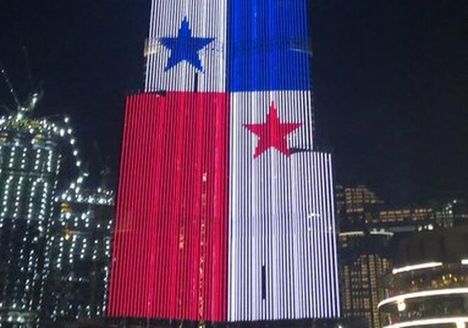 World’s tallest building wears the Panama Flag