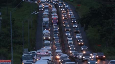  Drivers of Panama West protest traffic jams