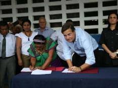 Government and Ngäbe Bugle sign agreement for Barro Blanco