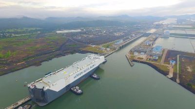 World’s largest Pure Car and Truck Carrier transits the Panama canal