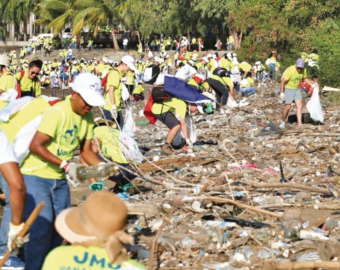 Volunteers collect 33,000 pounds of trash